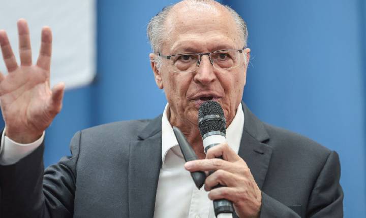Alckmin diz que Milei presta desserviço à Argentina 