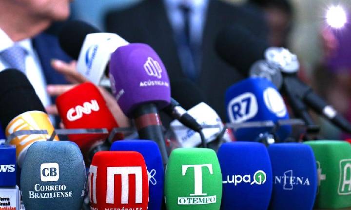 Ameaças à saúde mental de jornalistas: assédio e sobrecarga em foco, aponta estudo