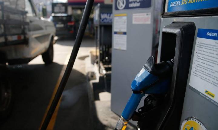 Ampliação dos subsídios ao diesel e à gasolina após aumento do petróleo
