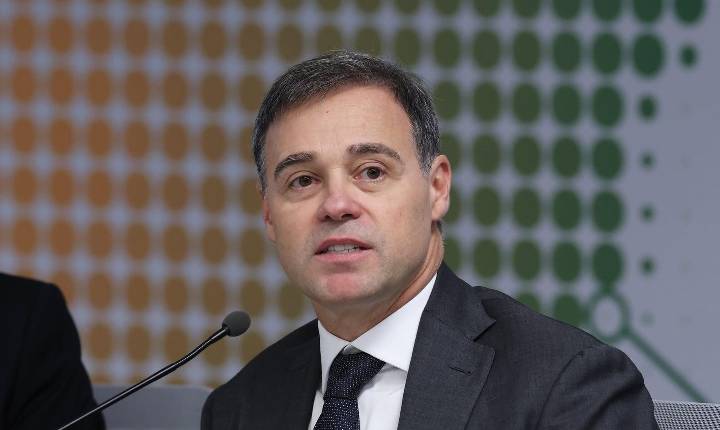 André Mendonça determina a saída do diretor-geral da PF e menciona ‘1984’ em crítica a relatórios de inteligência