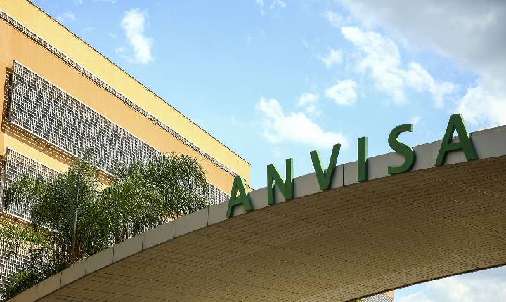 Anvisa suspende lote de medicamentos para hipertensão e câncer de mama