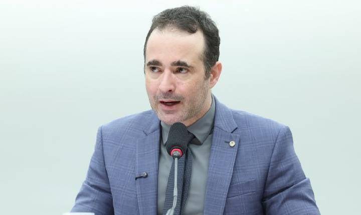 Aprovação do auxílio de R$ 600 para mães de crianças com deficiência