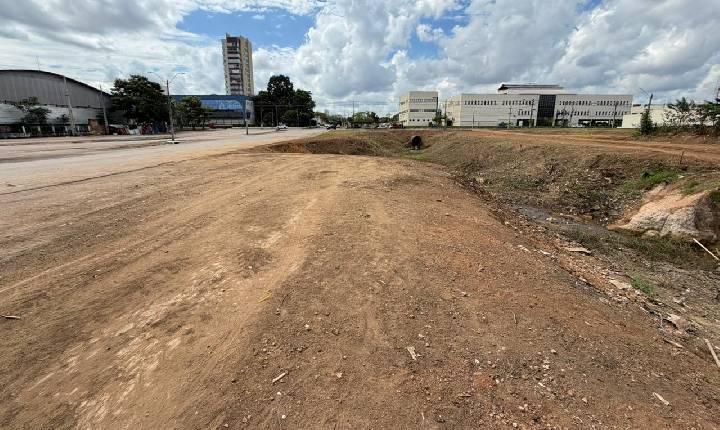 Área desobstruída recebe novo descarte irregular poucos dias após limpeza