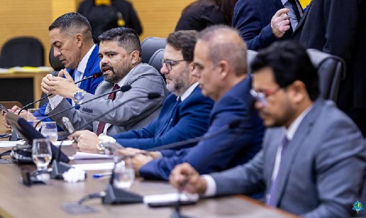 Assembleia aprova PEC que garante acúmulo de cargos para policiais e bombeiros militares