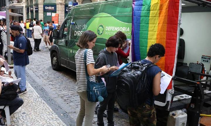 Ato em Defesa da Democracia Reúne Transexuais e Travestis no RJ