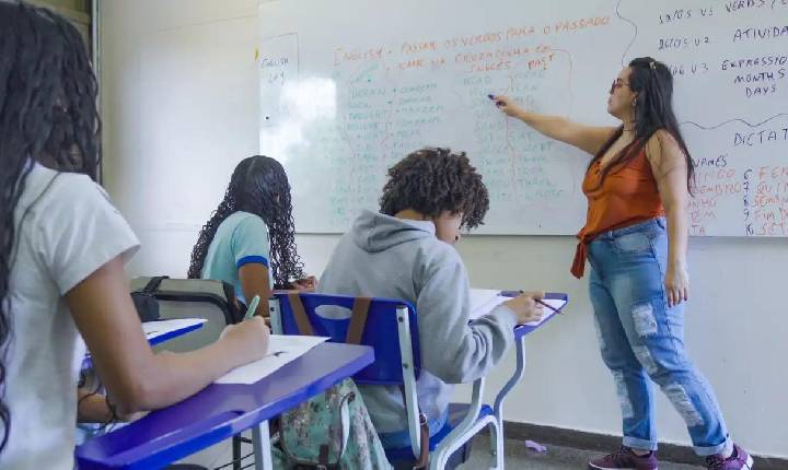 Aulas regulares em escolas privadas fora das zonas eleitorais no DF