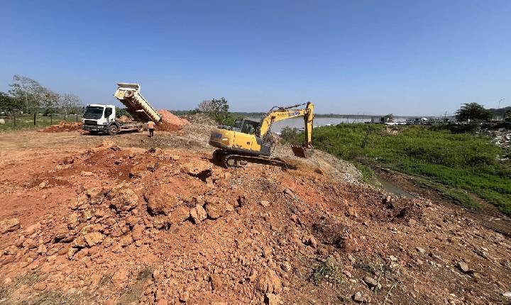 Avanços nas obras do canal Santa Bárbara com instalação de novas manilhas em Cai N’Água