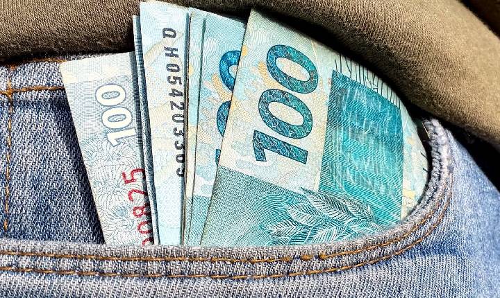 Beneficiários com NIS de final 4 recebem Bolsa Família de agosto
