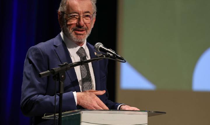 “Brasil não vai abandonar a mesa”, diz ministro sobre taxação dos EUA