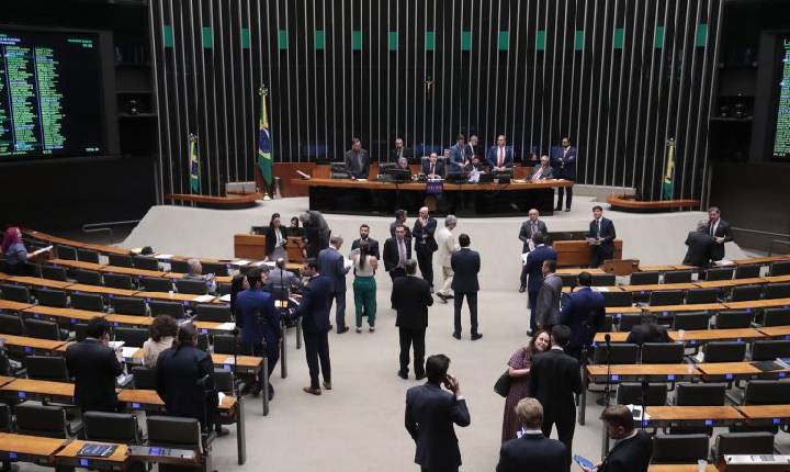 Câmara aprova mais recursos para órgãos de trânsito; acompanhe