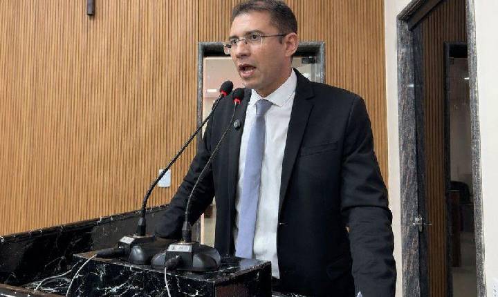 Câmara aprova por unanimidade projeto de Pedro Geovar que inclui leitura da Bíblia nas escolas de Porto Velho