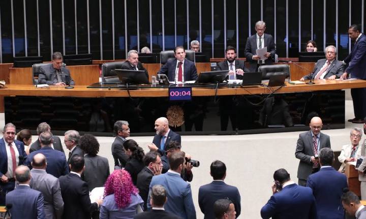 Câmara aprova projeto que autoriza isenção do Imposto sobre Serviços na Copa do Mundo Feminina de 2027