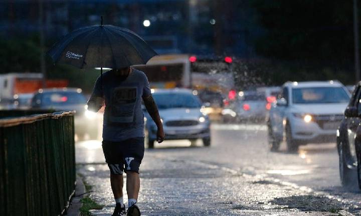 Chuvas são esperadas para o final de semana nas regiões Sul e Sudeste, segundo Inmet
