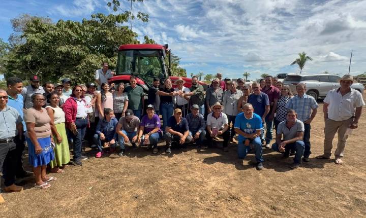 Cláudia de Jesus participa da entrega de trator agrícola de R$ 300 mil para fortalecer agricultura familiar em Ji-Paraná