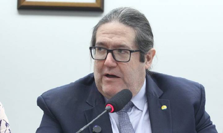 Comissão aprova criação de política nacional de combate à evasão escolar
