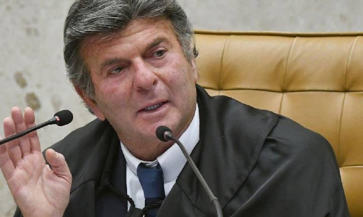 Decisão de Dino que restabelecia posts sobre Nossa Senhora é suspensa por Fux