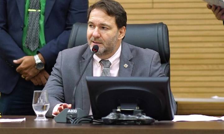 Deputado Alex Redano solicita reforma da Escola Estadual Carlos Drummond de Andrade em Candeias do Jamari