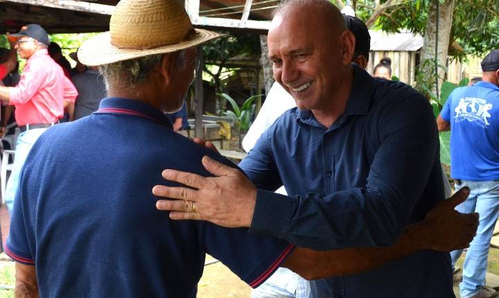 Deputado Ezequiel Neiva garante adubo orgânico para fortalecer agricultura familiar em Cerejeiras