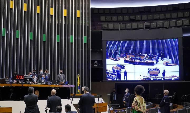 Dino intima partidos a explicar controle de emendas parlamentares