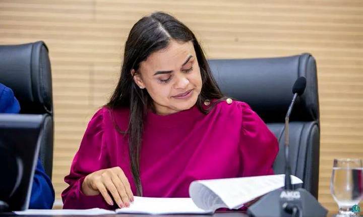 Dra. Taíssa destina micro-ônibus para Colégio Tiradentes em Guajará-Mirim