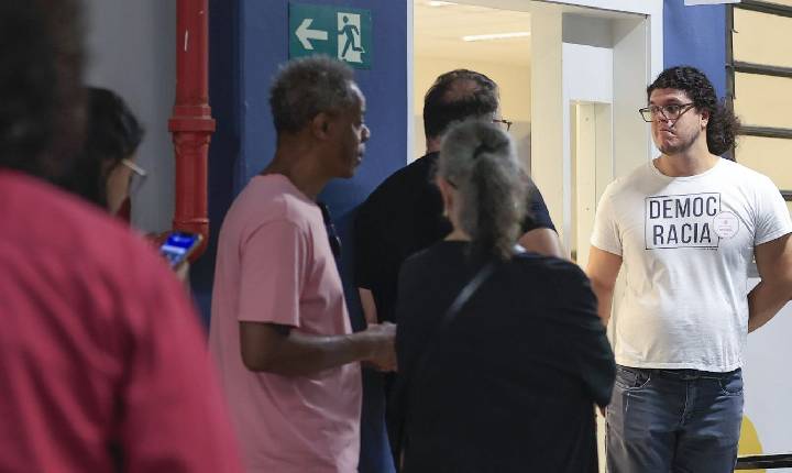 Eleitores têm até as 17h para escolher candidatos
