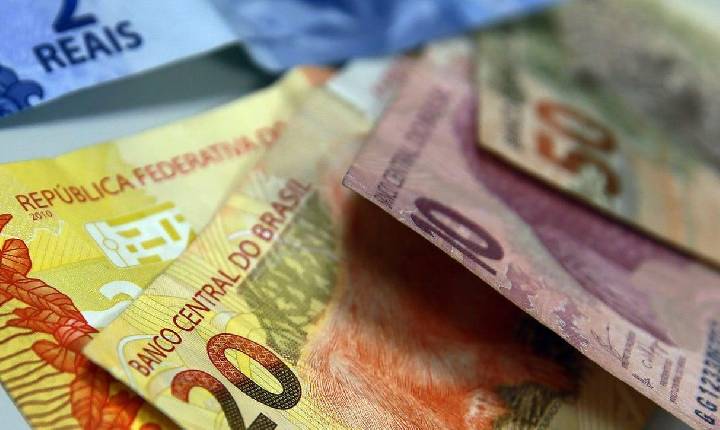 Em agosto, taxa de juros para famílias sobe e inadimplência atinge 6%
