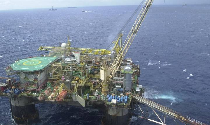 Em meio à guerra no Irã, Brasil bate recorde de produção de petróleo