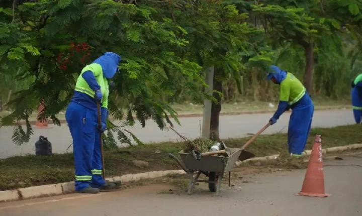 Equipes de limpeza atuam em diversos locais de Porto Velho ao longo da semana