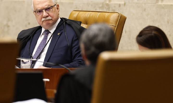 Ex-ministros e sociedade civil divulgam carta em apoio a Fachin 