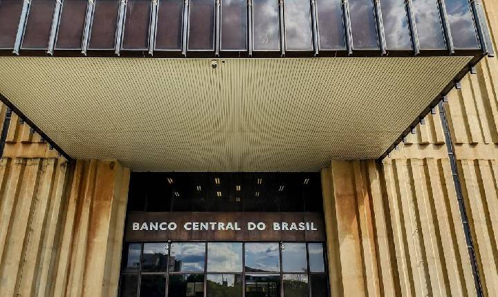 Expectativa de queda da Selic marca início da reunião do Copom