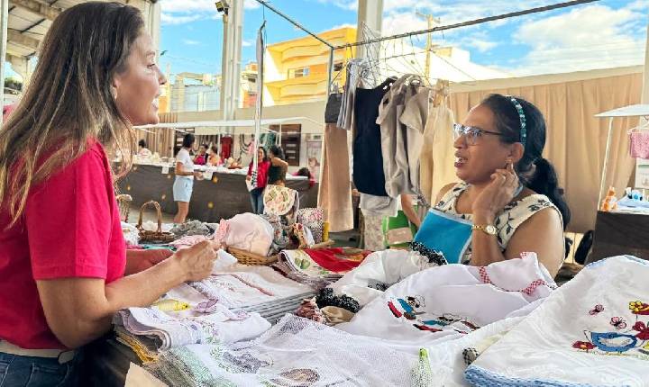 Feira de artesanato e gastronomia reúne expositores e público em Cacoal