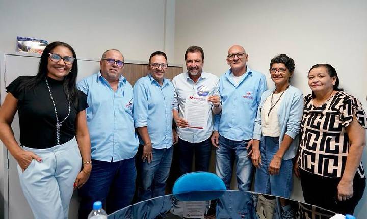 Hildon assina pacto com profissionais da saúde e promete um “pente-fino” nos contratos