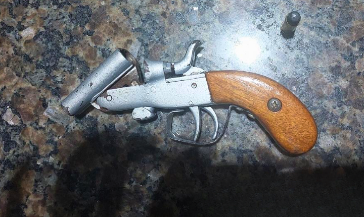Homem é preso com arma de fogo e diz que pretendia matar desafeto em Cacoal