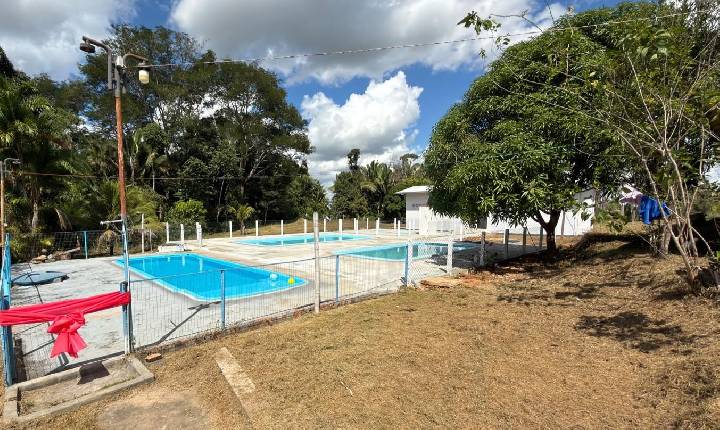 Ieda Chaves entrega complexo aquático e banheiros em associação de Ouro Preto do Oeste