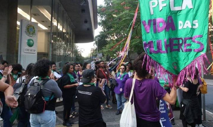 Incentivar o suicídio em contextos de violência doméstica se torna crime