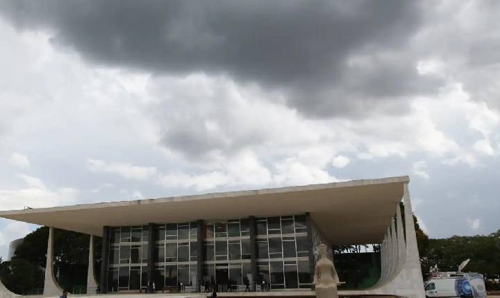 Indivíduo é detido ao tentar invadir sede do STF em Brasília