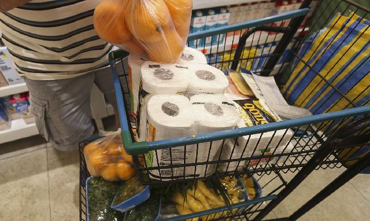  Inflação desacelera e fecha abril em 0,67%, pressionada por alimentos