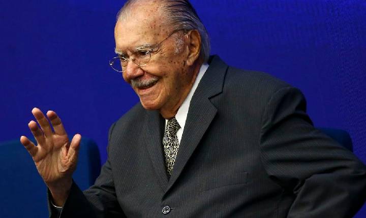 Internação de Sarney no Sírio-Libanês para tratamento de pneumonia