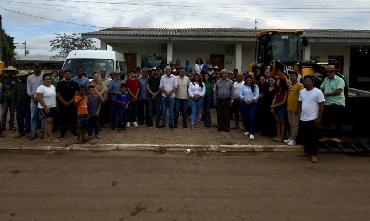 Ismael Crispin participa da entrega de investimentos que fortalecem a saúde e a infraestrutura de Pimenteiras do Oeste