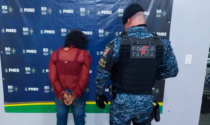 JI-PARANÁ – MULHER É CONDUZIDA PELA PM POR SUSPEITA DE TRÁFICO DE DROGAS NO BOA ESPERANÇA
