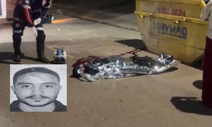 Jovem perde controle de moto e morre ao colider com papa de entulho