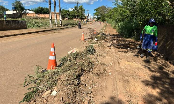 Limpeza de canal no Castanheira atende solicitação de Edimilson Dourado e beneficia comunidade escolar