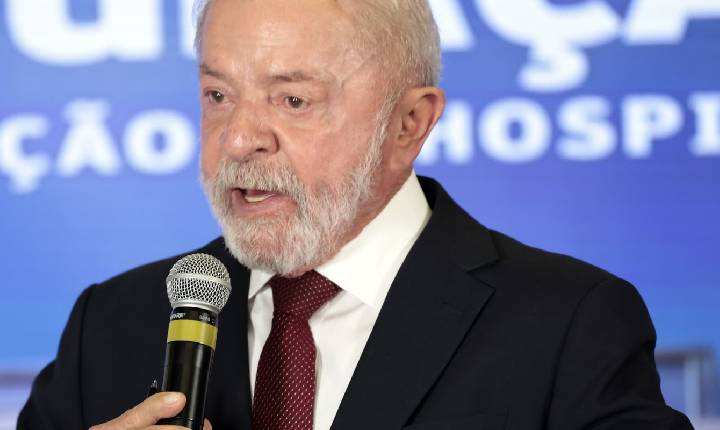 Lula inicia radioterapia após retirada de lesão no couro cabeludo