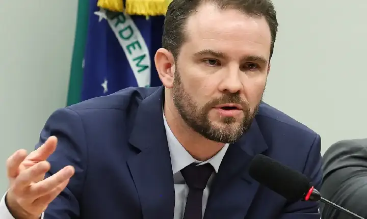 Lula pede a Durigan que avalie possíveis prejuízos de medidas dos EUA
