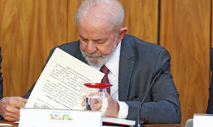 Lula veta lei que reconhece estágio como experiência profissional