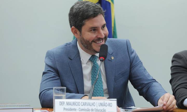 Maurício Carvalho defende fortalecimento da saúde no interior para reduzir deslocamento de pacientes