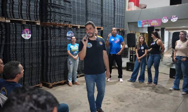 Maurício Carvalho se reúne com integrantes de bloco e reforça compromisso com a cultura de Porto Velho
