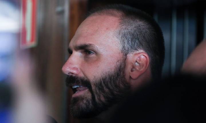 Mendonça pede vista e suspende julgamento contra Eduardo Bolsonaro