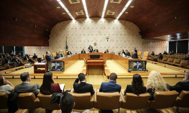 Ministros do STF enfrentam um dia caótico com investigação em pauta