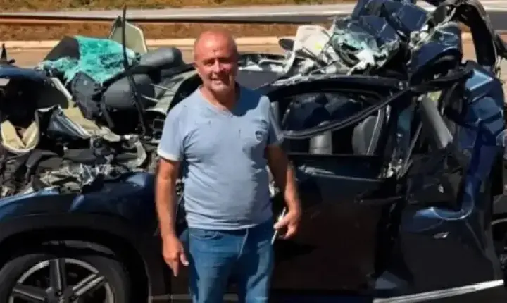 Motorista escapa ileso após carro ficar prensado entre dois caminhões na BR-381
